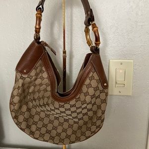 💥 SOLD 💥 Gucci hand bag in excellent condition !